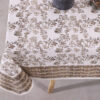 Nappe Manjari, modèles florales marron et blanc. Taille : 180 x 340