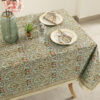 Nappe Neelima, imprimé bleu fleurit avec des touches de rose / kaki. Tailles : 150 x 230 | 180 x 280