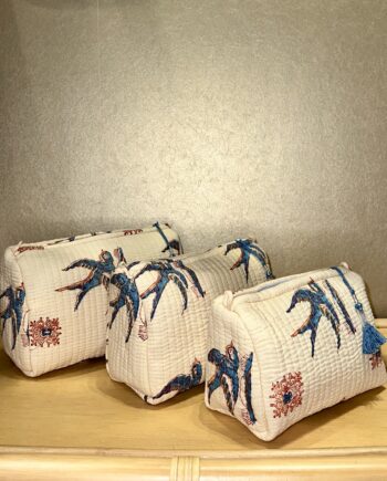 Trousse de toilette & de maquillage, il y a trois taille : petite, moyenne et grande