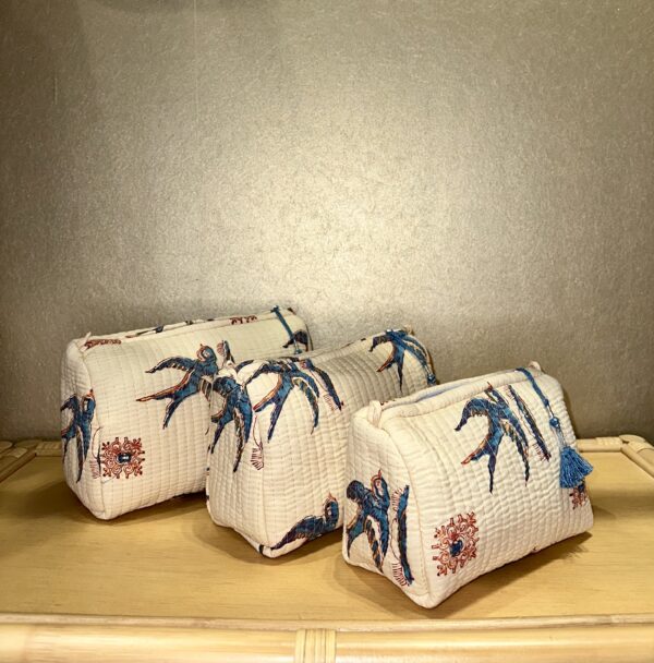 Trousse de toilette & de maquillage, il y a trois taille : petite, moyenne et grande
