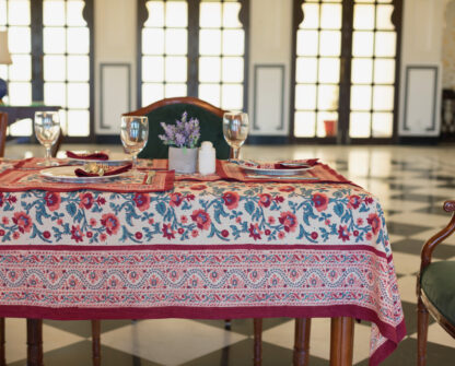 Nappe Shanti, modèle florale rose et blanc. Taille 150 x 230