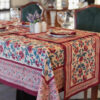 Nappe Shanti, modèle florale rose et blanc. Taille 150 x 230