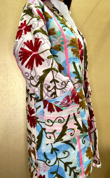Côté Manteau Long Diya - Khanta Suzani - Modèle Camille - Manteau de couleur rose, fleurit