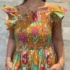 Robe Longue Mira - aux manches courtes smockée. Couleur jaune moutarde 2