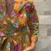 Robe Longue Portefeuille Amara - aux manches longues. Couleur Jaune Moutarde 3