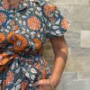 Robe Longue Kavya - aux manches courtes. Style chemise. Couleur Bleu Tournesol 2