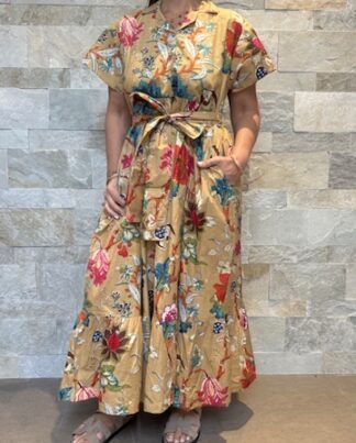 Robe Longue Kavya - aux manches courtes. Style chemise. Couleur Beige