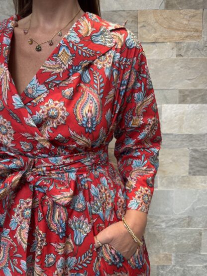 Robe Longue Portefeuille Amara - aux manches longues. Couleur Rouge 4