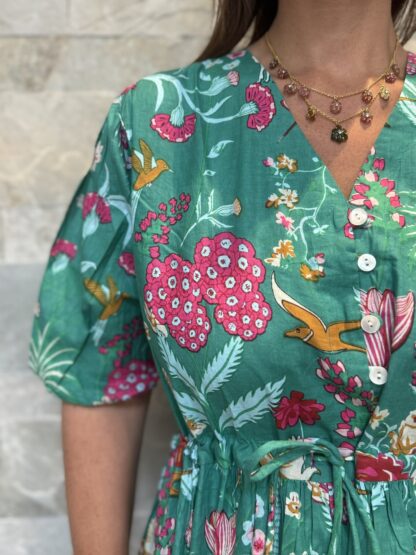 Robe Leela - Longue aux manches 3/4. Boutonnée jusqu'au dessus du nombril. Couleur Vert d'eau 2