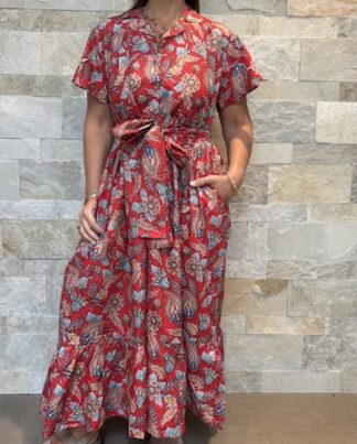 Robe Longue Kavya - aux manches courtes. Style chemise. Couleur Rouge