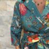 Robe Longue Portefeuille Amara - aux manches longues. Couleur Bleu 3