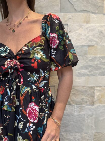 Robe Anaya Majesté - Robe longue aux manches courtes. Imprimé floral noir 2
