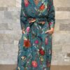 Robe Longue Portefeuille Amara - aux manches longues. Couleur Bleu