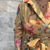 Robe Longue Portefeuille Amara - aux manches longues. Couleur beige 2