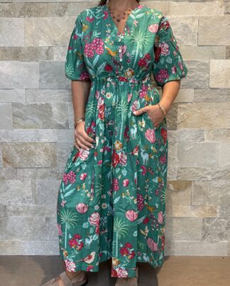 Robe Leela - Longue aux manches 3/4. Boutonnée jusqu'au dessus du nombril. Couleur Vert d'eau