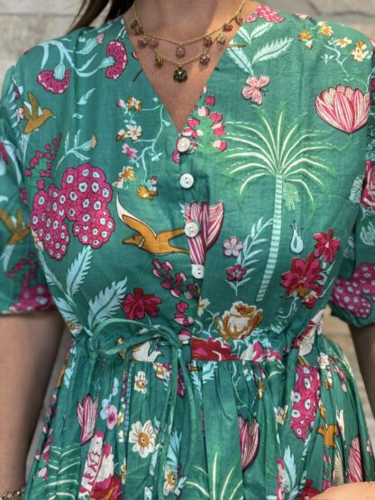 Robe Leela - Longue aux manches 3/4. Boutonnée jusqu'au dessus du nombril. Couleur Vert d'eau 3