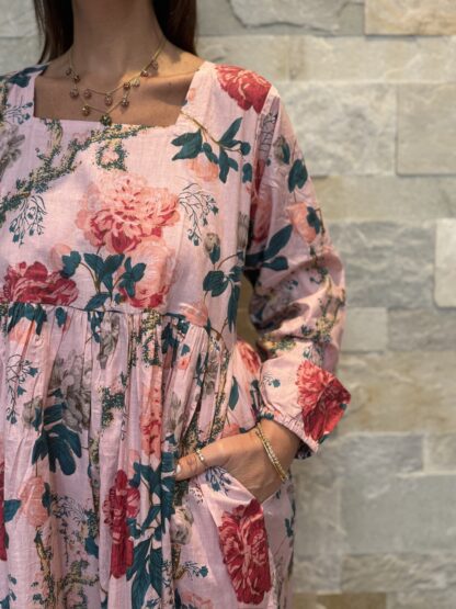 Robe Longue Tara - aux manches longues. Col Bateau. Couleur Rose 3