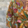 Robe Longue Portefeuille Amara - aux manches longues. Couleur Jaune Moutarde 4
