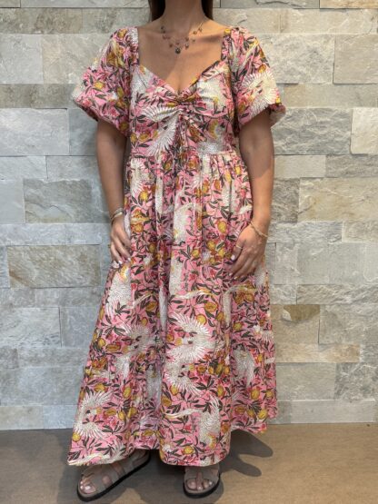 Robe Anaya Majesté - Robe longue aux manches courtes. Imprimé floral rose et blanche