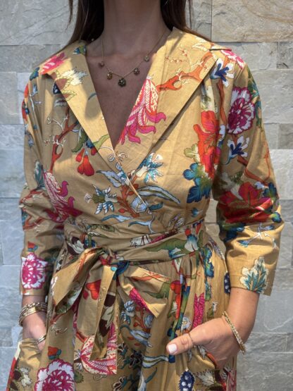 Robe Longue Portefeuille Amara - aux manches longues. Couleur beige 3