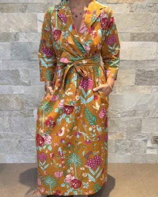 Robe Longue Portefeuille Amara - aux manches longues. Couleur Jaune Moutarde