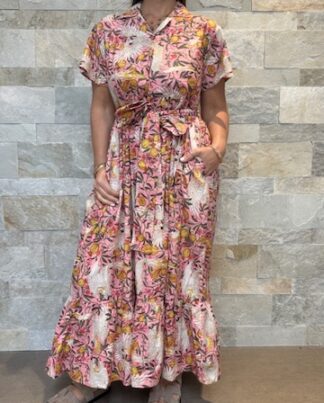Robe Longue Kavya - aux manches courtes. Style chemise. Couleur Rose