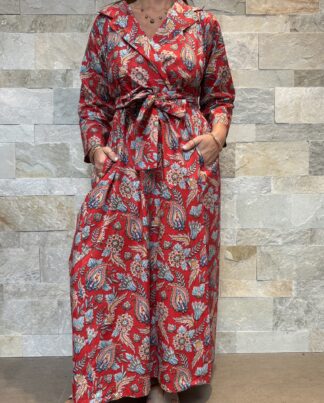 Robe Longue Portefeuille Amara - aux manches longues. Couleur Rouge