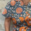 Robe Longue Kavya - aux manches courtes. Style chemise. Couleur Bleu Tournesol 4