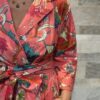 Robe Longue Portefeuille Amara - aux manches longues. Couleur Rose Corail 4