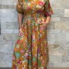Robe Leela - Longue aux manches 3/4. Boutonnée jusqu'au dessus du nombril. Couleur jaune moutarde
