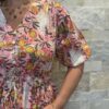Robe Leela - Longue aux manches 3/4. Boutonnée jusqu'au dessus du nombril. Couleur Rose 3