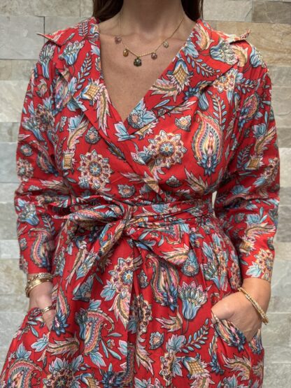 Robe Longue Portefeuille Amara - aux manches longues. Couleur Rouge 2