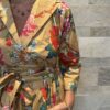 Robe Longue Portefeuille Amara - aux manches longues. Couleur beige 4