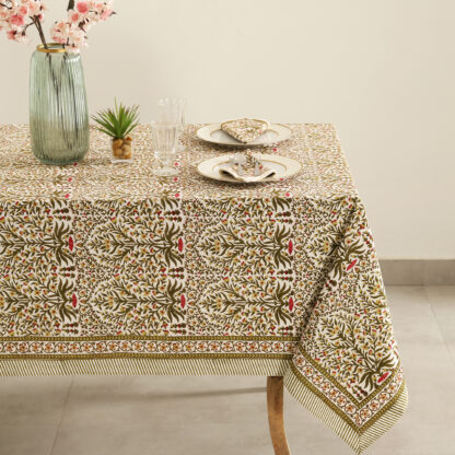 Nappe Kerala, modèle florale kaki, blanche et rose. Taille 150 x 230