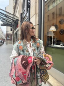 Vêtements artisanaux femme - Collection Veste Sans Manches Brodées - Tissu indien 