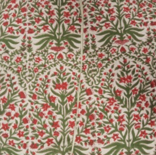 Nappe Ravika 1 - Nappe sur fonc blanc avec des imprimés floraux rouges et verts éclatants