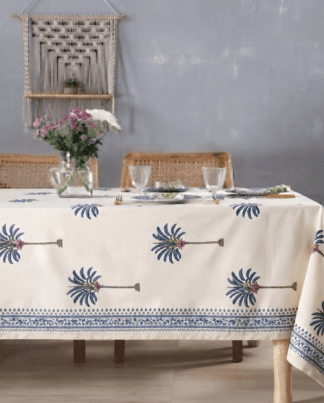 Nappe Samira, une nappe blanche imprimée de palmiers bleus
