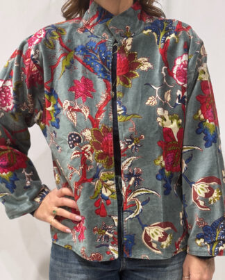 Veste Ana, une veste en velours gris avec des imprimés floraux multicolores. Une pièce unique.