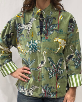 Veste Raya, une veste en velours verte claire avec des imprimés jungles