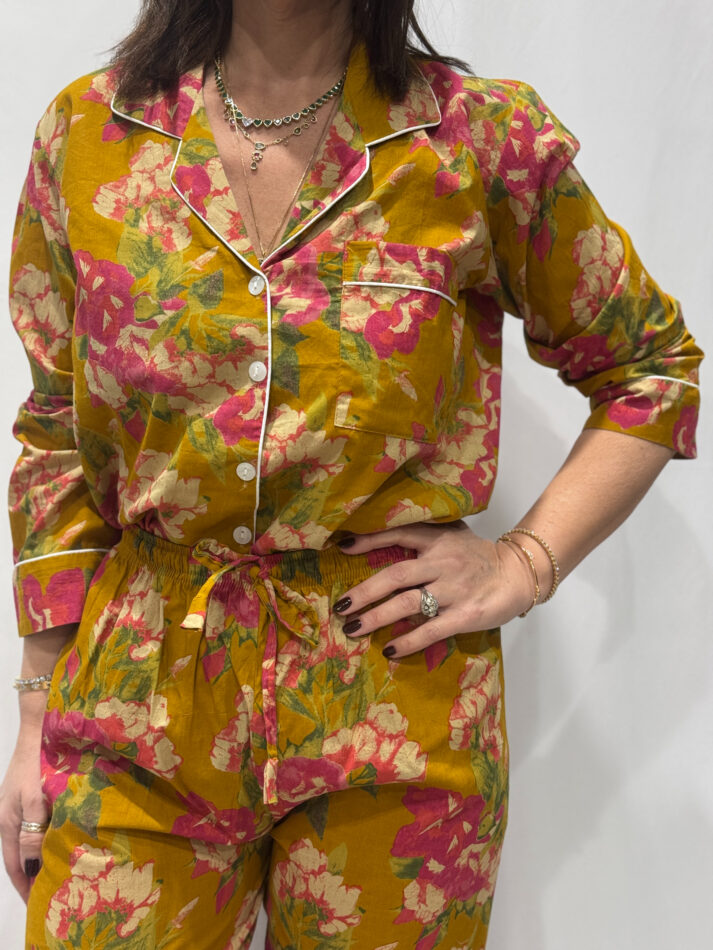 Pyjama Cali - Chemise et pantalon en 100 % coton, avec pochette assortie, style premium, fabriqué en Inde.