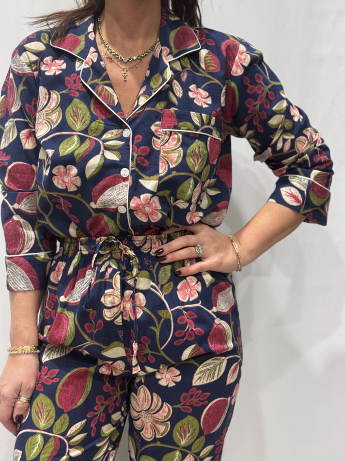 Pyjama Capri - Chemise et pantalon en 100 % coton, avec pochette assortie, style premium, fabriqué en Inde.