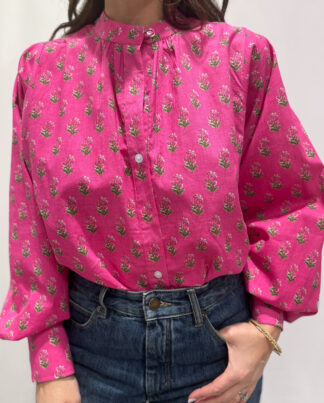 Blouse Jasmine Rose, la blouse en coton Jasmine est une pièce confortable en taille unique. Une couleur rose et un imprimé floral.