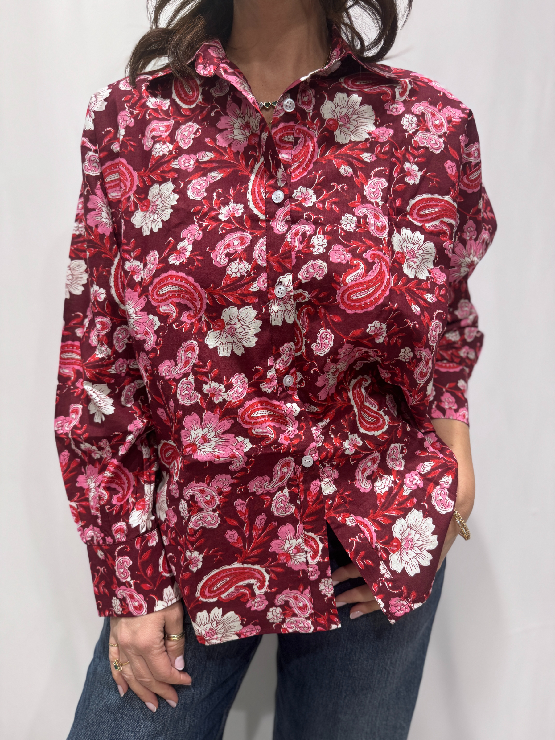 Chemise Upama Bordeaux, la chemise Upama en coton imprimé floral. Taille unique.